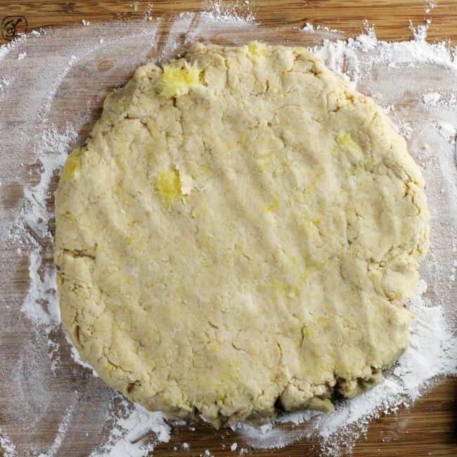 A circle of dough for scones.