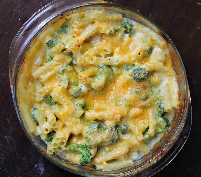 baked macaroni and cheese with broccoli