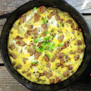 Sausage egg frittata, this is a super easy frittata to enjoy at breakfast, lunch, or dinner, you're going to love it.