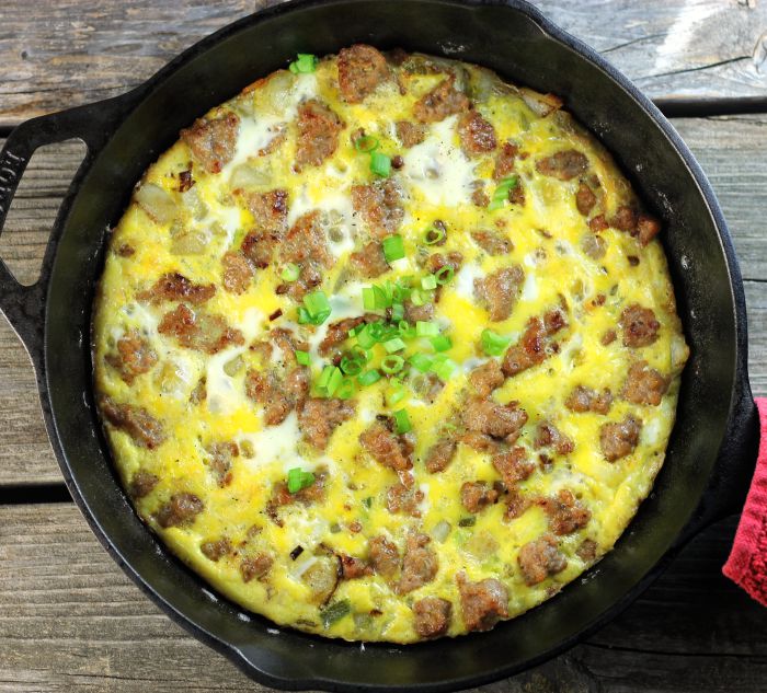 Sausage egg frittata, this is a super easy frittata to enjoy at breakfast, lunch, or dinner, you're going to love it.