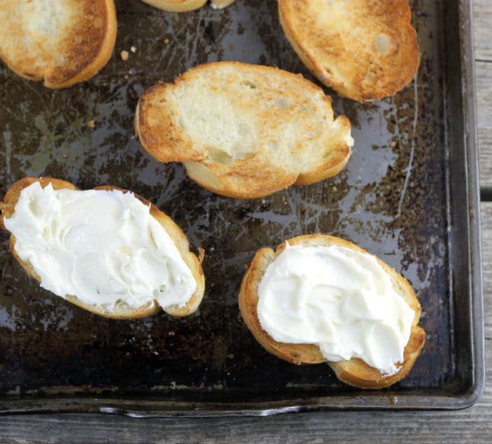 Toast with cream cheese