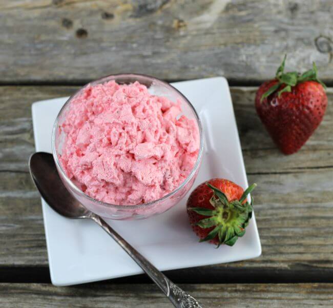 STRAWBERRY JELLO SALAD MOLD - Butter with a Side of Bread