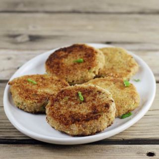 A side view of a platter of tuna cakes.